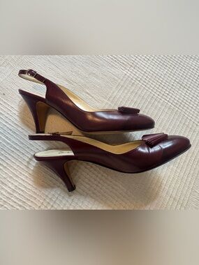 Evins Vintage 1981 Dark Burgundy Leather Slingback Heels with Tassel 7AA